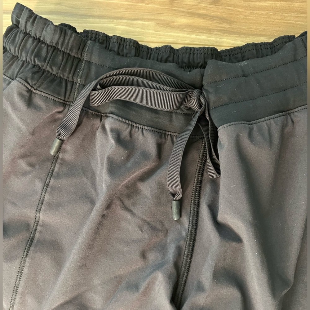 Lululemon Black Hotty Hot Short in Swift fabric - Picture 3 of 7